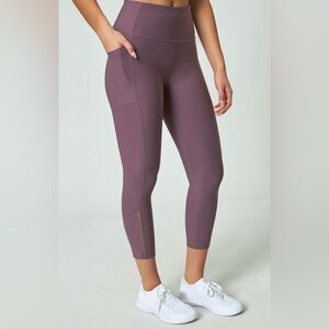 Mondetta Women’s Vertical Mesh Capri